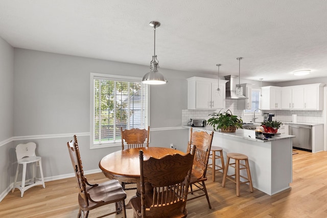 dining room with light hardwood / wood-style floors and sink