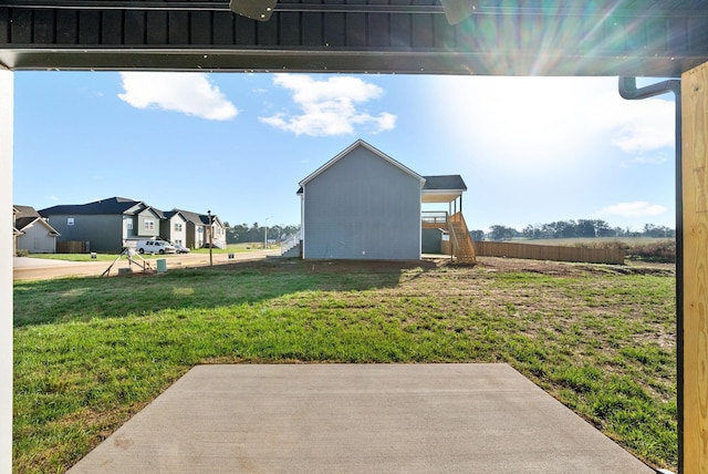 view of yard featuring a patio area