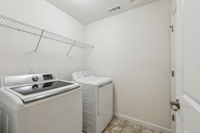 washroom featuring washing machine and clothes dryer