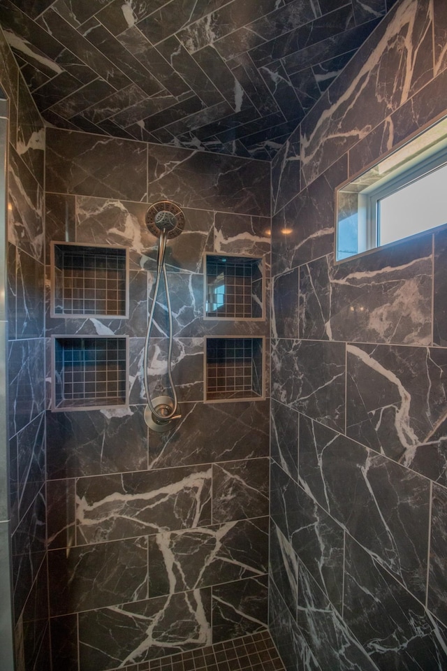 bathroom featuring a tile shower