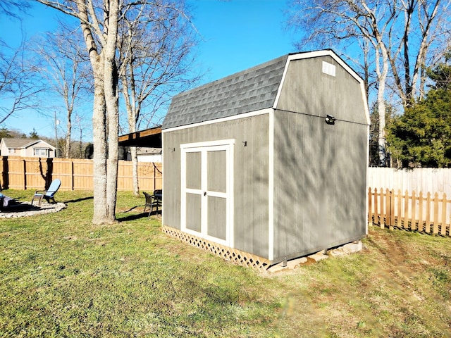 view of outdoor structure with a yard