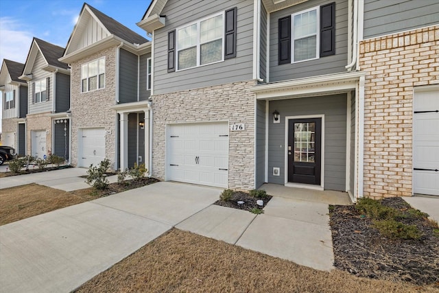 view of front facade with a garage