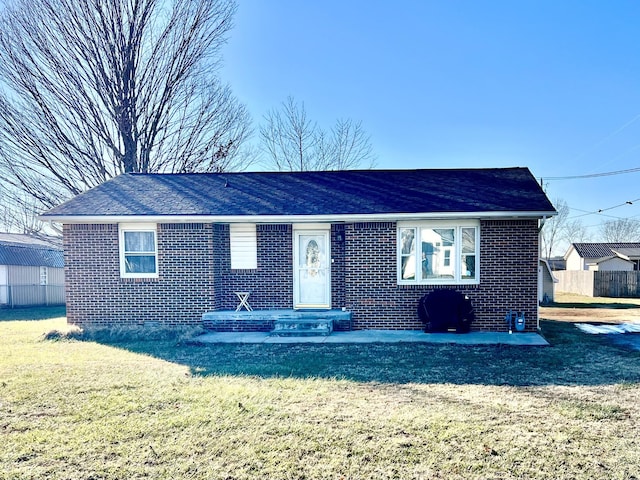 view of front of house with a front lawn