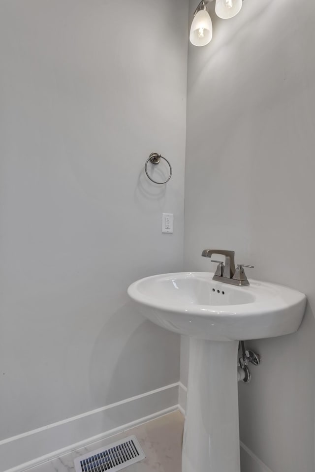 bathroom featuring sink