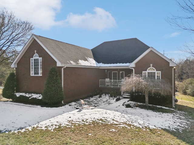 view of front facade with covered porch