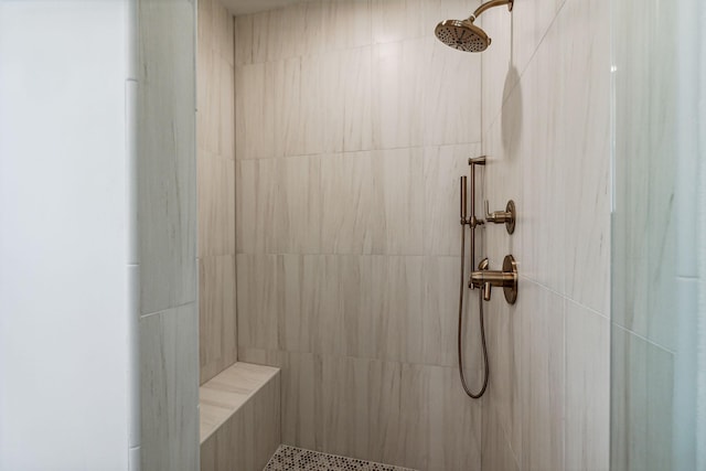 bathroom featuring a tile shower