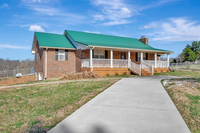 view of front facade with covered porch and a front yard