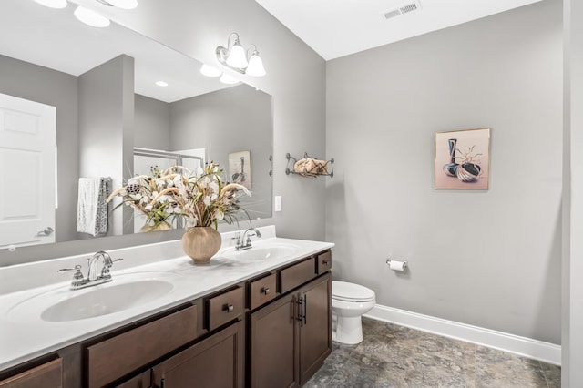 bathroom with toilet, vanity, and an inviting chandelier