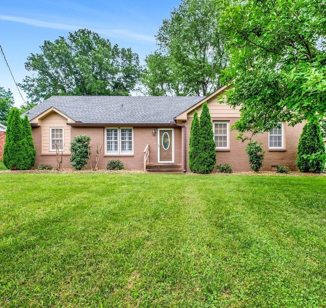 single story home with a front lawn