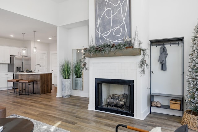 living area featuring dark wood-style floors, recessed lighting, and a fireplace