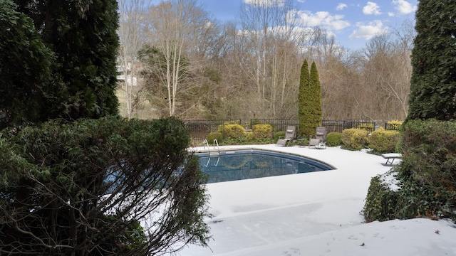 view of swimming pool