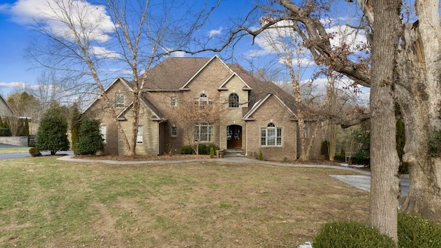 front facade featuring a front yard