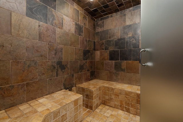 bathroom featuring a tile shower