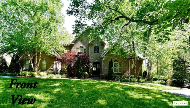 view of front of home featuring a front yard