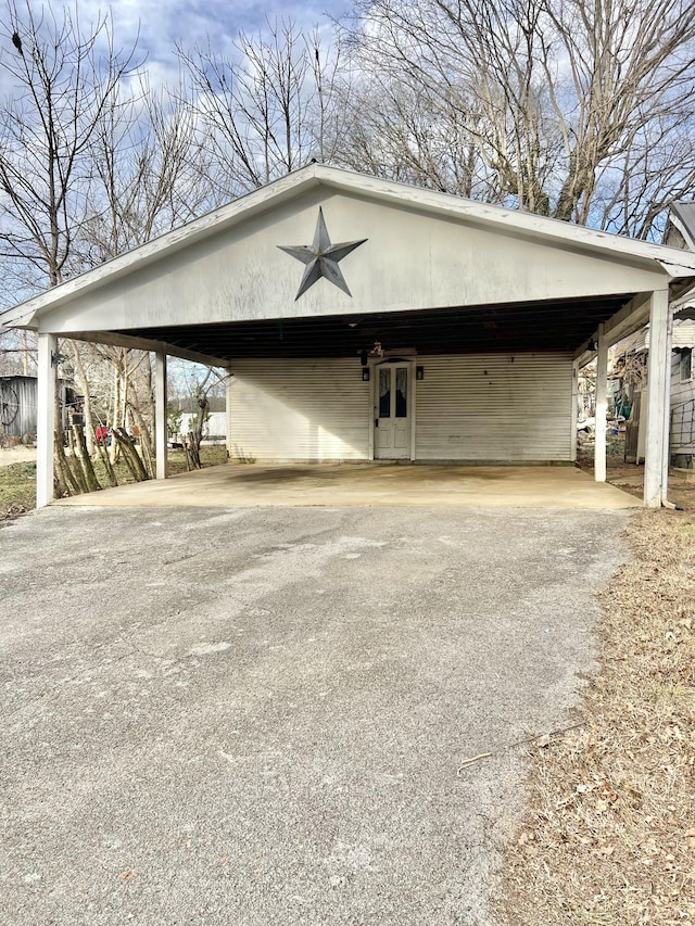 exterior space featuring ceiling fan