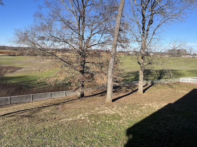 view of yard featuring a rural view