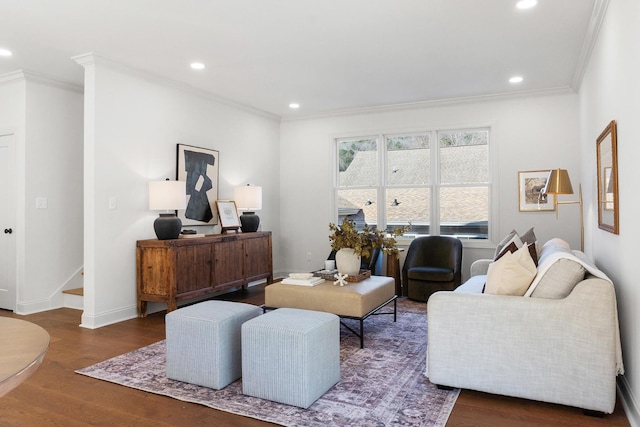 living room with recessed lighting, crown molding, baseboards, and wood finished floors