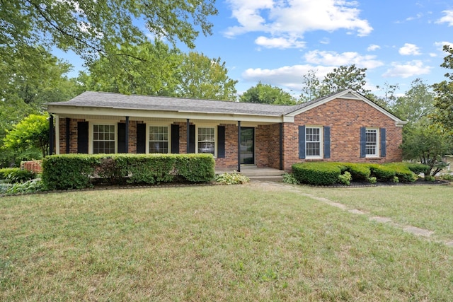 ranch-style house featuring a front lawn