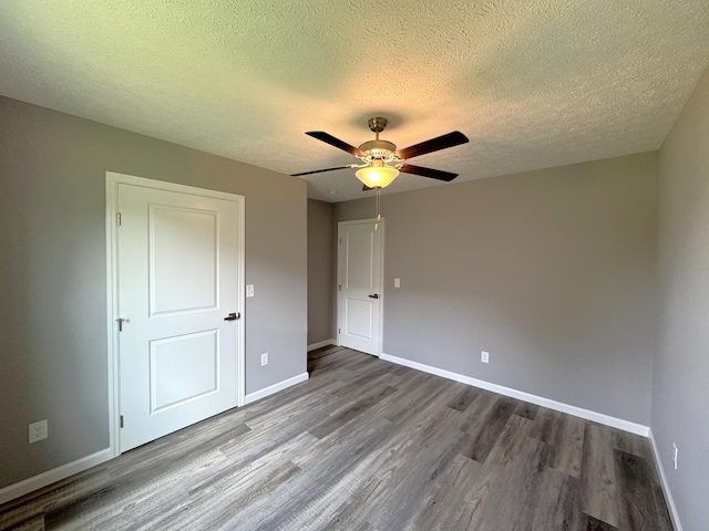 unfurnished bedroom with a textured ceiling, ceiling fan, and light wood-type flooring