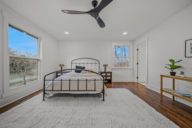 bedroom featuring ceiling fan, recessed lighting, visible vents, baseboards, and dark wood-style floors