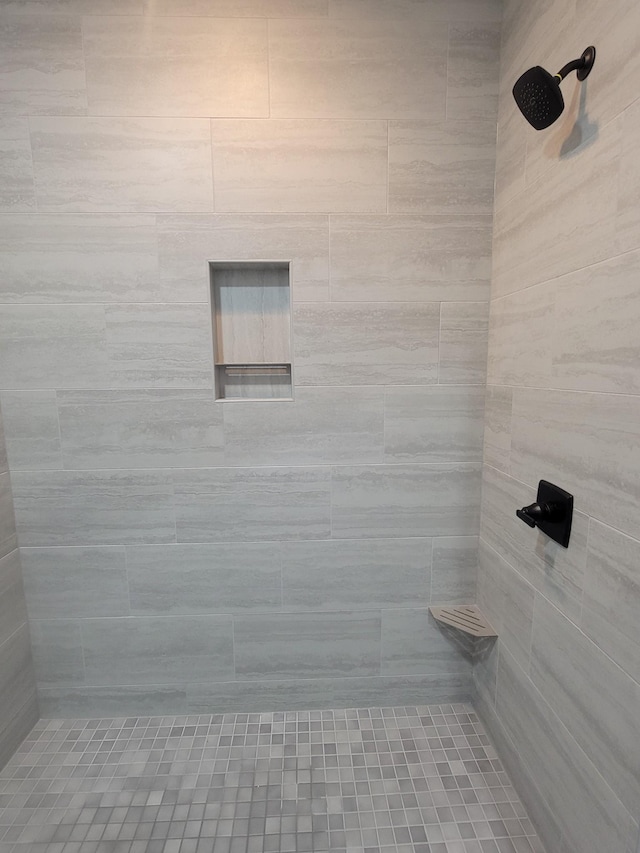 bathroom featuring tiled shower