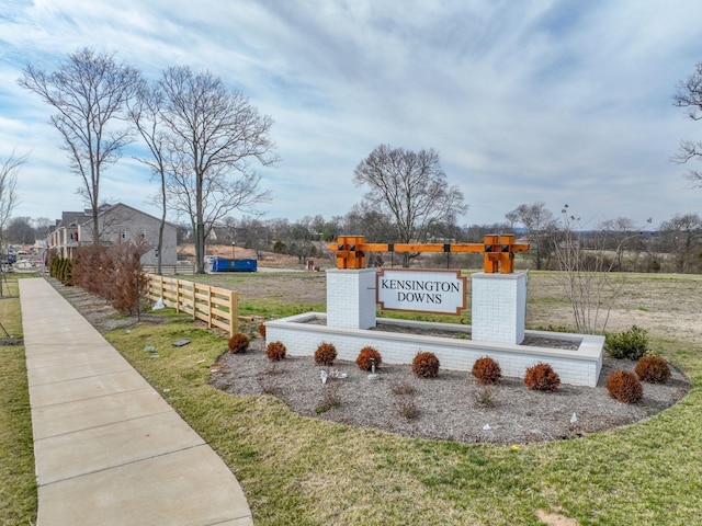 community sign featuring a yard