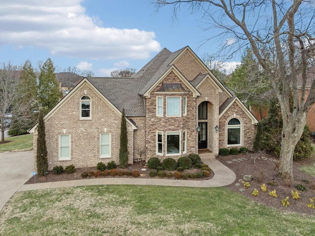 view of front of property with a front lawn