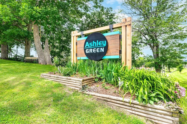 community sign with a lawn