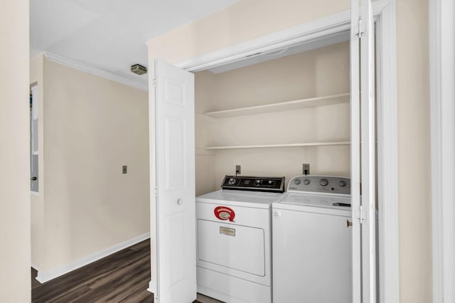 laundry area featuring dark wood-type flooring, crown molding, and independent washer and dryer