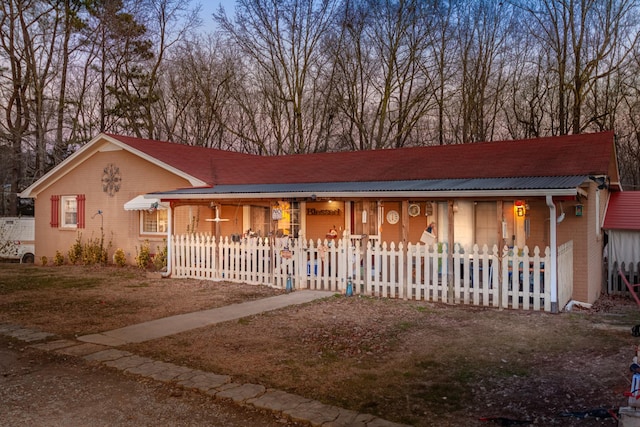 single story home with covered porch