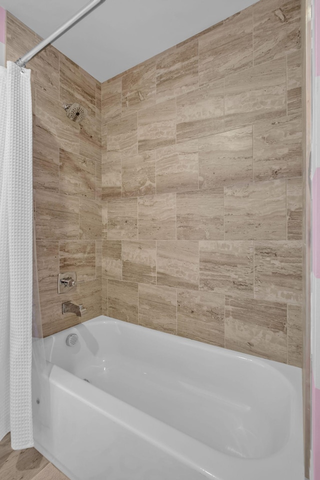 bathroom featuring shower / tub combo