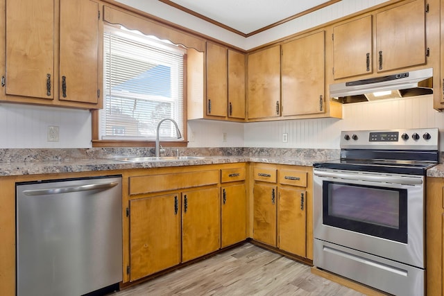 kitchen with sink, light hardwood / wood-style flooring, stainless steel appliances, and ornamental molding