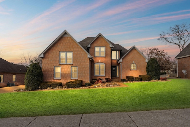 view of front property with a lawn