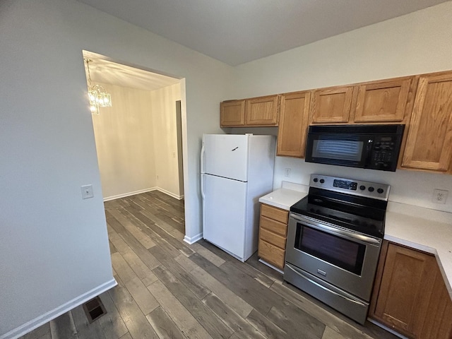 kitchen featuring white fridge, dark wood-type flooring, a chandelier, and electric stove