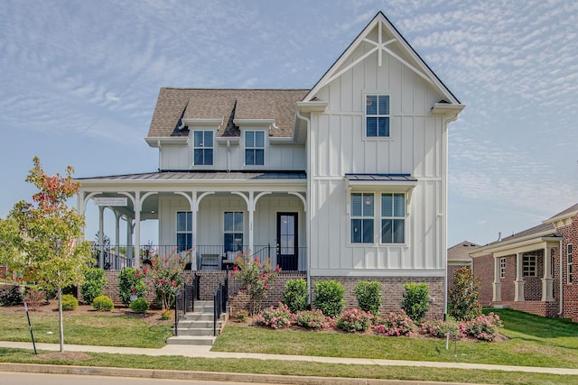 view of front of house featuring a front lawn and a porch