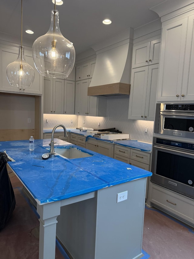 8013 Southvale Blvd, Franklin, TN 37064 - kitchen with premium range hood, a sink, a kitchen island with sink, backsplash, and recessed lighting