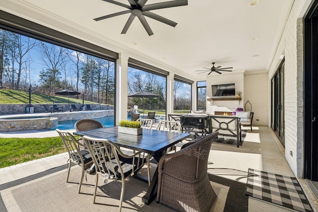 sunroom / solarium with ceiling fan