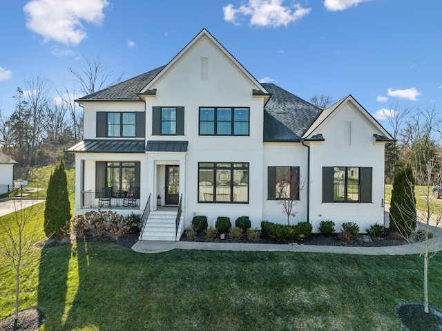 view of front facade with a front lawn and covered porch