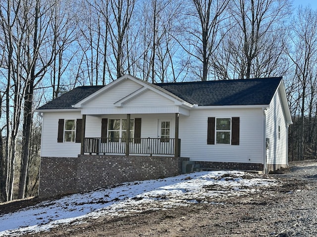 ranch-style house featuring covered porch