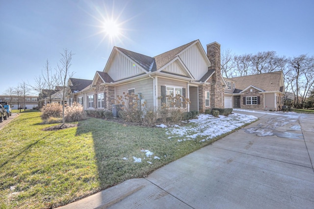 view of front of house featuring a garage and a front yard