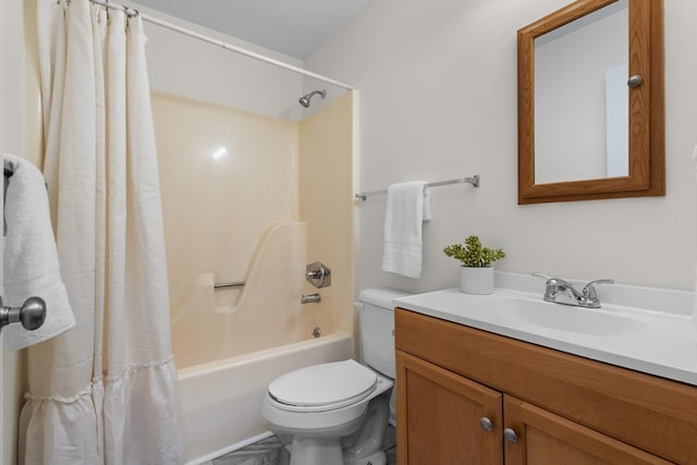 full bathroom featuring shower / bath combo with shower curtain, toilet, and vanity