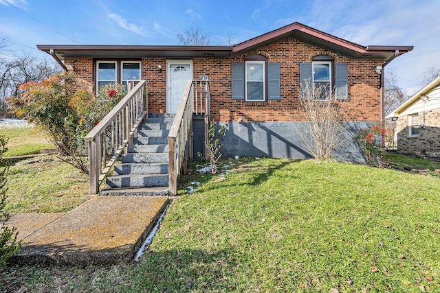 view of front facade with a front lawn