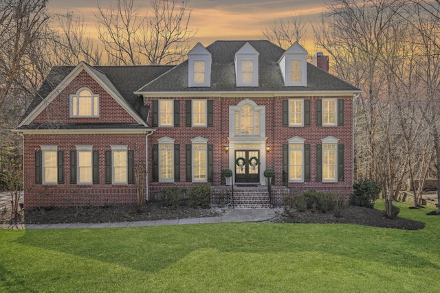 view of front of house featuring a lawn