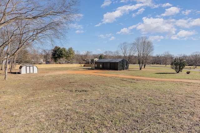 view of yard featuring a storage unit