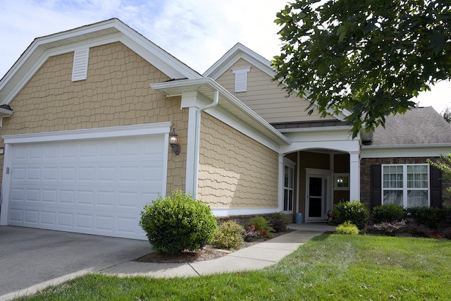 craftsman-style house featuring a garage and a front lawn