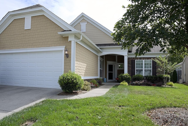 craftsman house featuring a garage and a front lawn