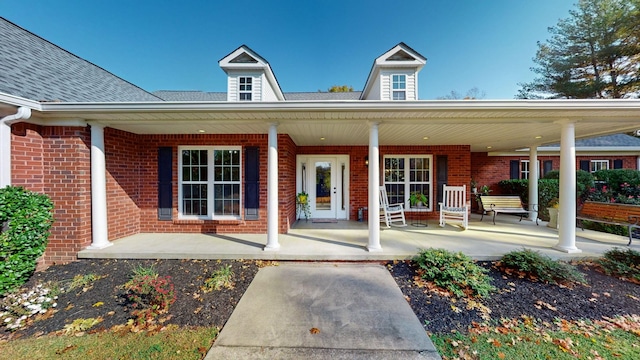 entrance to property featuring a porch