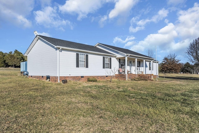 view of front of property featuring covered porch and a front lawn