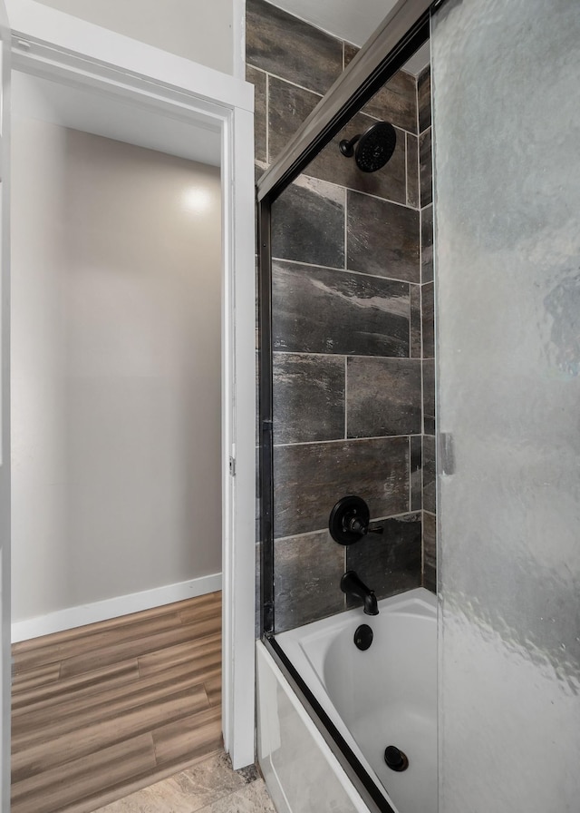 bathroom with tiled shower / bath