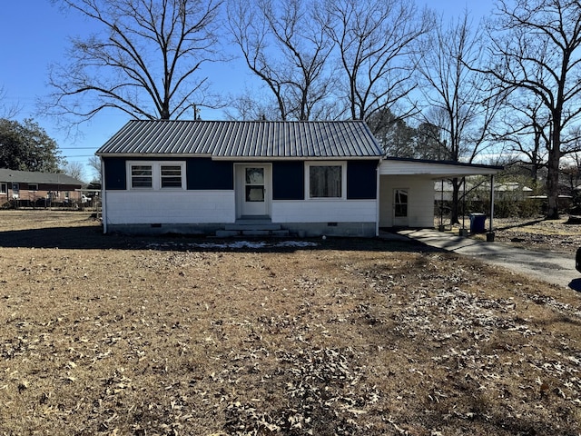 view of front facade with a carport